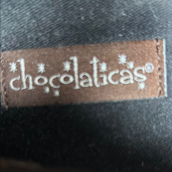 Elegant Black and White Flats with Strap - Picture 3 of 9